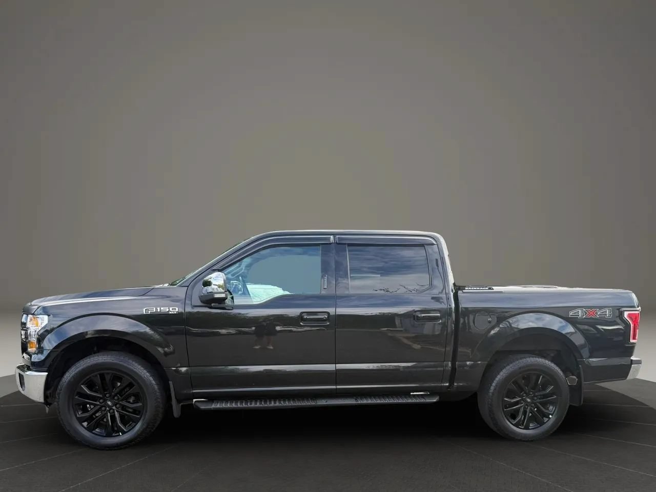 Used 2015 Ford F150 XLT w/ Equipment Group 301A Mid AWD/4WD image 8