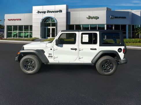 Used 2022 Jeep Wrangler Unlimited Sport image 4