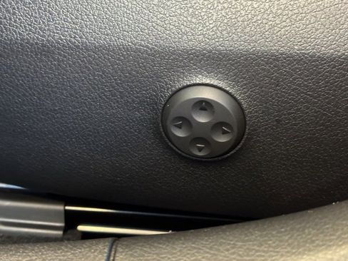 Used 2025 Mercedes-Benz C 300 Sedan image 15