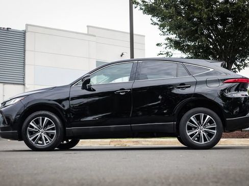 Used 2023 Toyota Venza LE AWD/4WD image 12