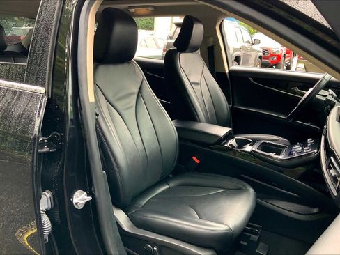 Used 2023 Lincoln Nautilus Reserve w/ Equipment Group 201A image 9