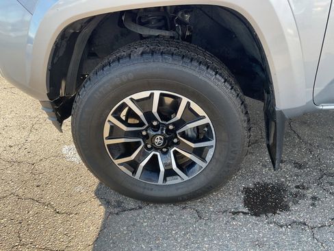 Used 2020 Toyota Tacoma TRD Sport w/ Technology Package image 9