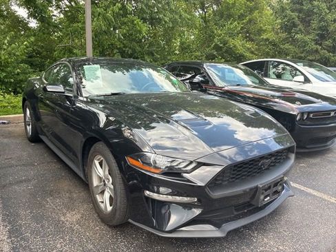 Used 2020 Ford Mustang Coupe RWD image 3
