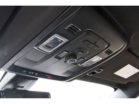 Used 2022 Chevrolet Suburban LT w/ Luxury Package image 25