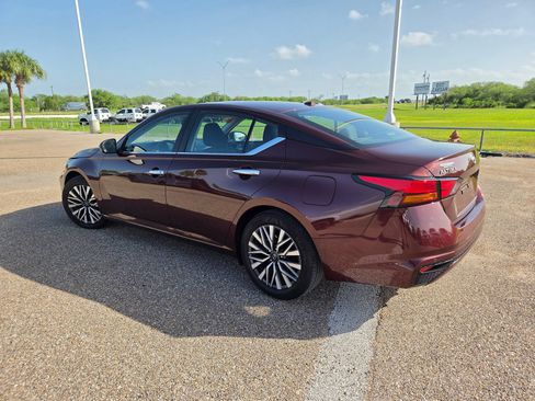 Used 2024 Nissan Altima 2.5 SV FWD image 6