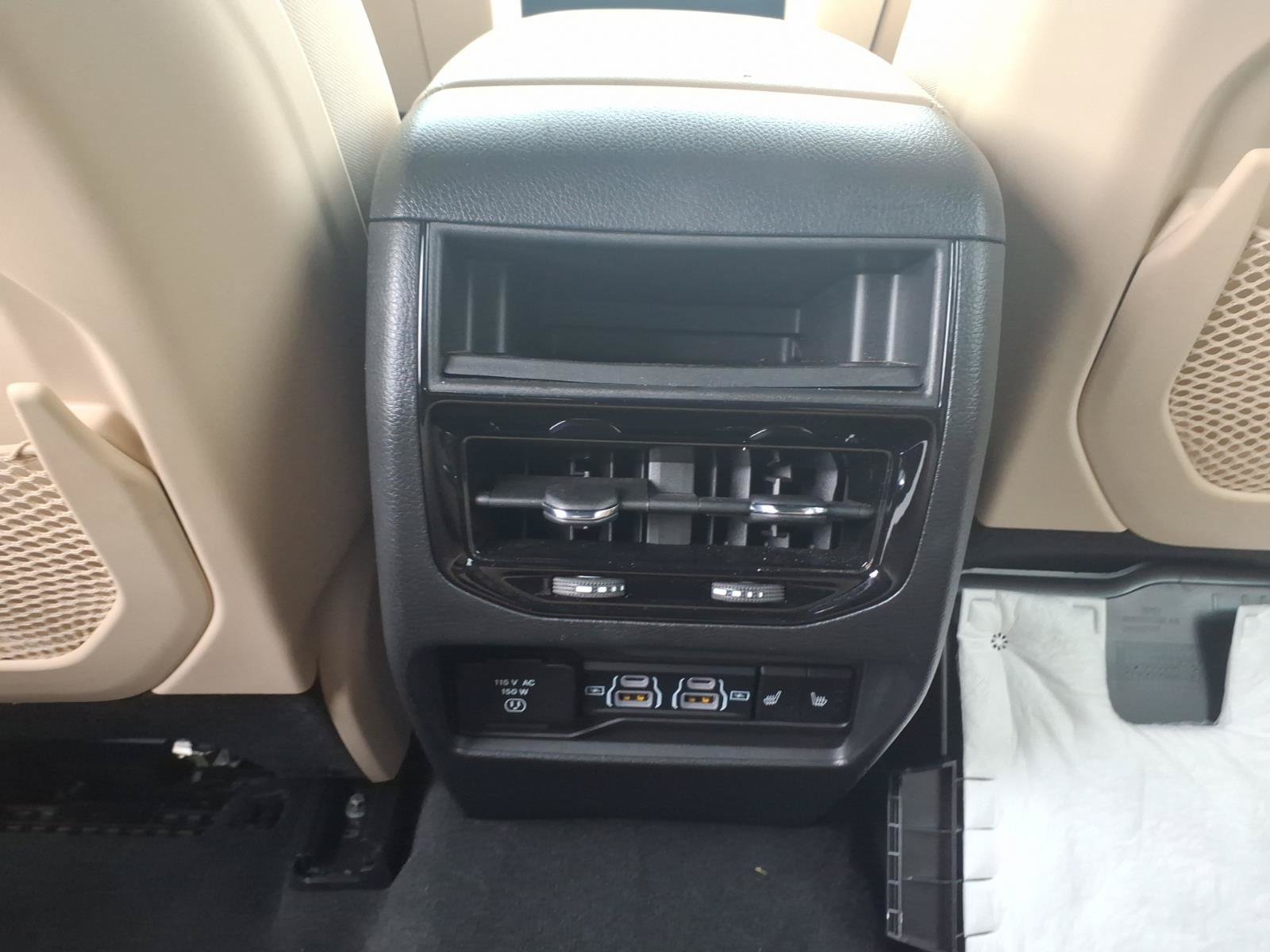 Used 2023 Jeep Grand Cherokee Limited w/ Luxury Tech Group II AWD/4WD image 18
