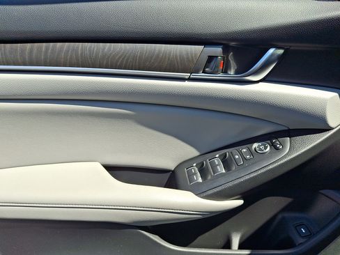 Used 2020 Honda Accord EX image 11