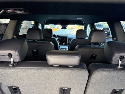 New 2026 GMC Acadia Elevation image 29