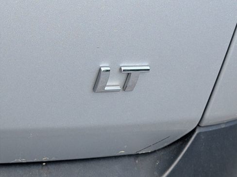 Used 2022 Chevrolet Traverse LT image 6