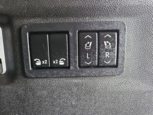 Used 2022 Chevrolet Suburban Premier image 17