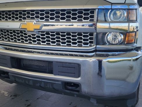 Used 2019 Chevrolet Silverado 2500 W/T image 2