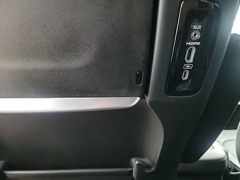 New 2026 Chrysler Pacifica Limited w/ Uconnect Theater Family Group image 17