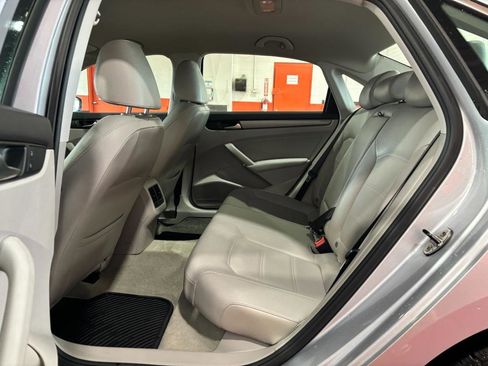 Used 2014 Volkswagen Passat 2.5 SE image 14
