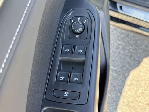New 2026 Volkswagen Taos SE FWD image 24
