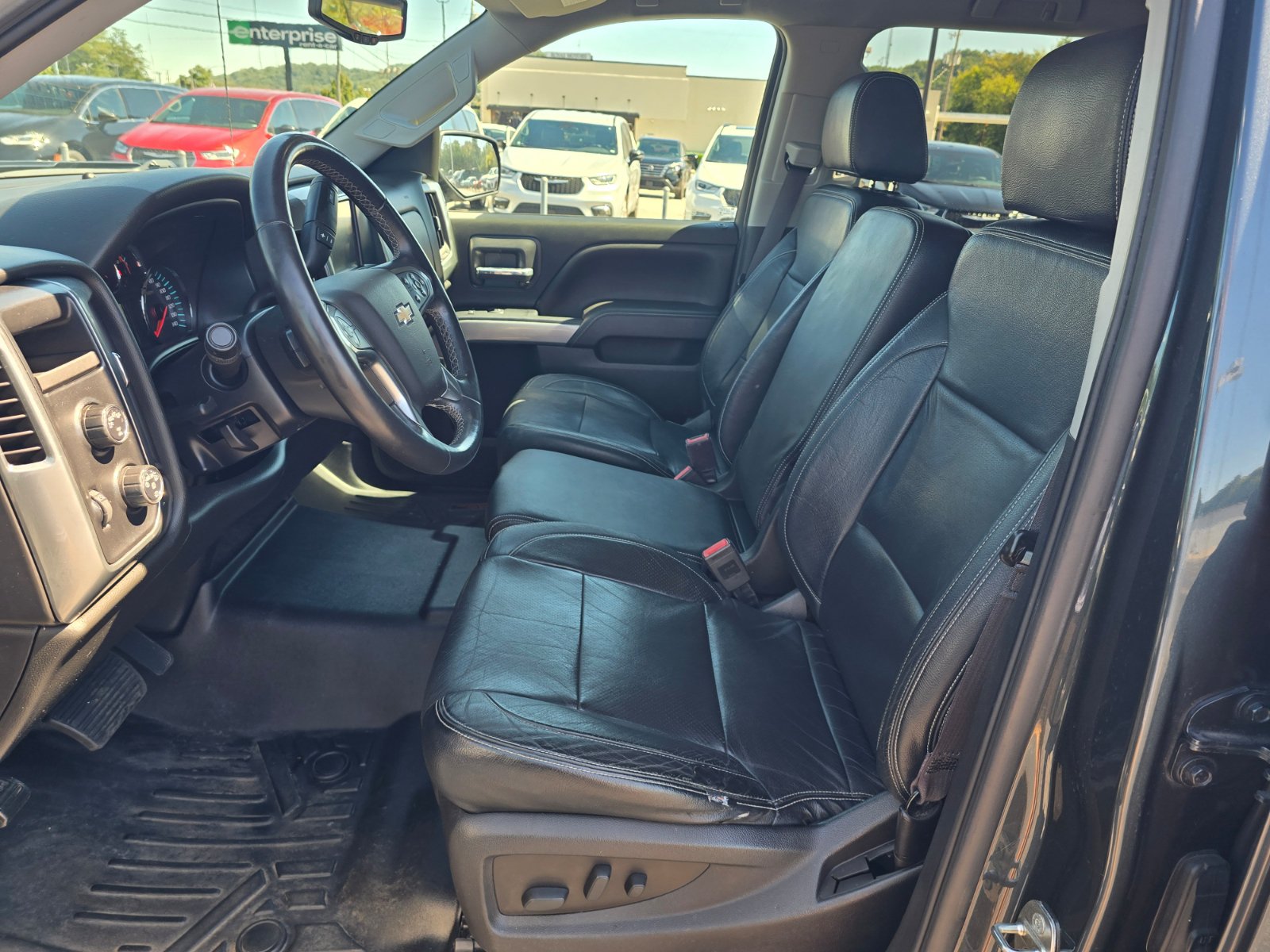 Used 2017 Chevrolet Silverado 1500 LT w/ LT Convenience Package AWD/4WD image 14