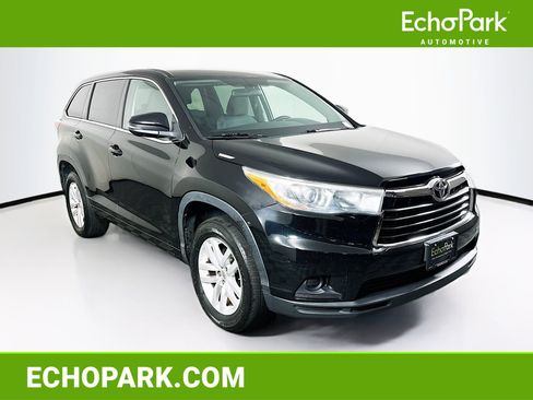 Used 2015 Toyota Highlander LE image 1
