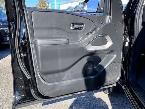 Certified 2024 Nissan Frontier SL image 17