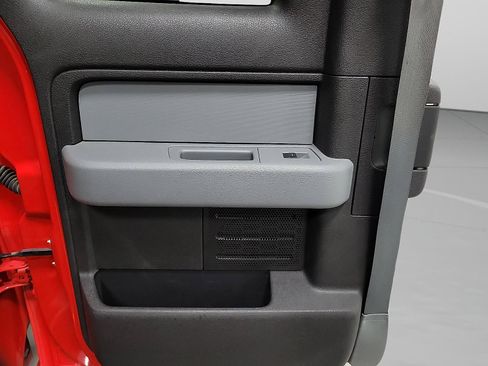 Used 2013 Ford F150 XLT w/ XLT Chrome Pkg image 11