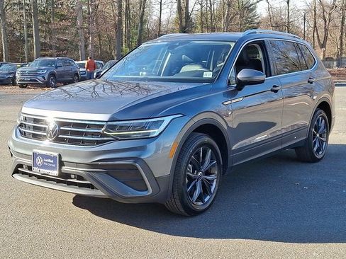 Certified 2023 Volkswagen Tiguan SE image 5