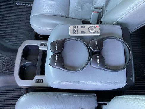 Used 2018 Toyota Sequoia Platinum image 39