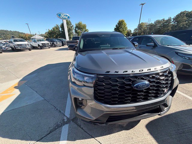 Used 2025 Ford Explorer ST w/ Sun And Sound Package AWD/4WD image 8