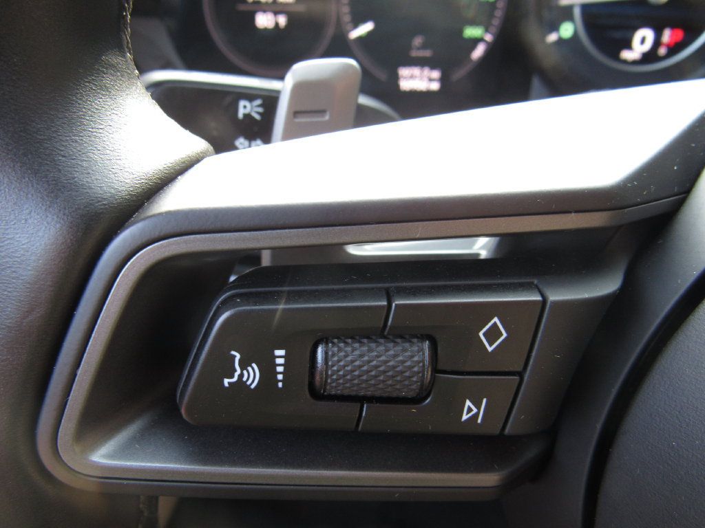 Certified 2021 Porsche 911 AWD/4WD image 38