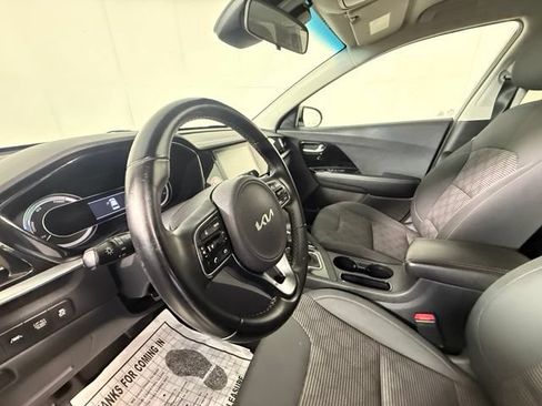 Used 2022 Kia Niro LXS FWD image 6