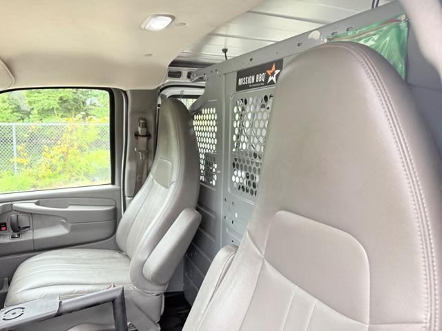 Used 2015 Chevrolet Express 2500 RWD image 21