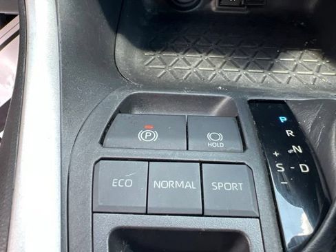 Used 2021 Toyota RAV4 XLE FWD image 22