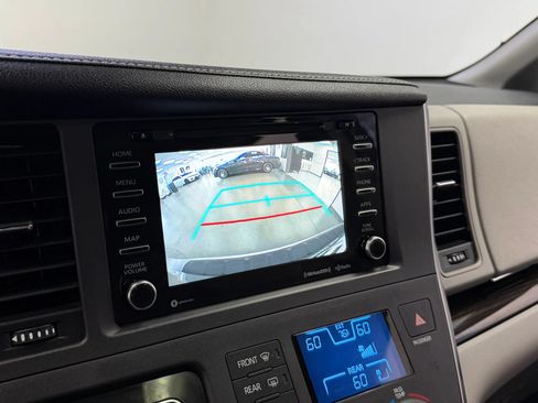 Used 2018 Toyota Sienna XLE Premium AWD/4WD image 29