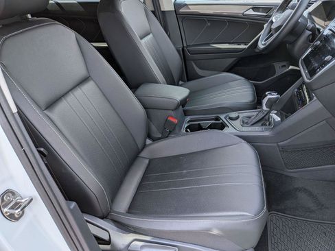 Used 2024 Volkswagen Tiguan SE AWD/4WD image 50