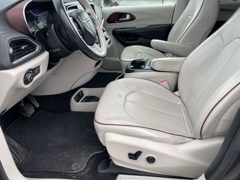 Used 2020 Chrysler Pacifica Limited image 9