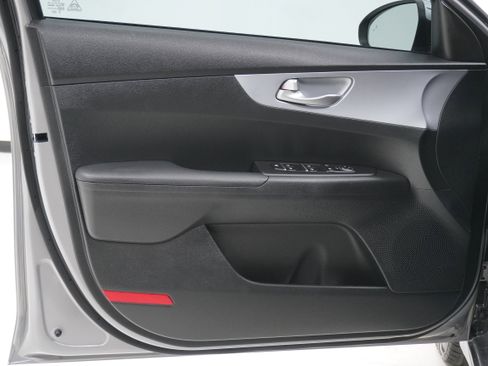 Used 2023 Kia Forte LXS w/ LXS Technology Package image 13