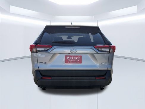 Used 2022 Toyota RAV4 XLE image 5