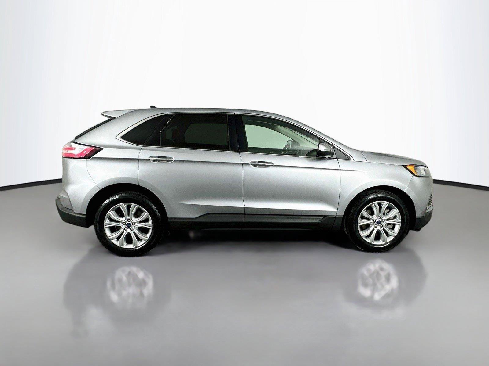 Used 2022 Ford Edge Titanium AWD/4WD image 17