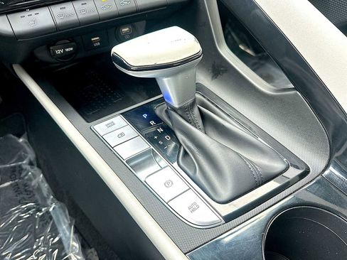 Used 2023 Hyundai Elantra Limited image 22