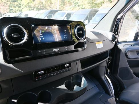 Used 2025 Mercedes-Benz Sprinter 2500 image 13