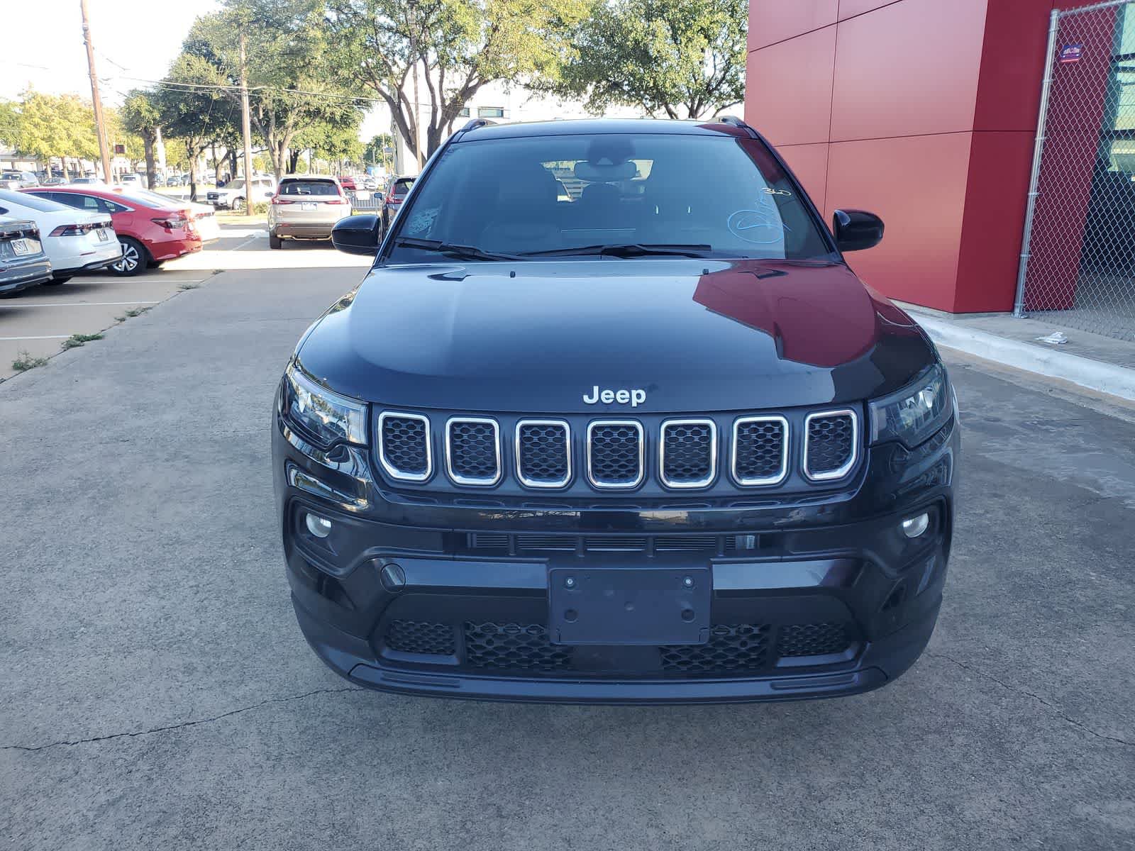 Used 2024 Jeep Compass Latitude AWD/4WD image 8