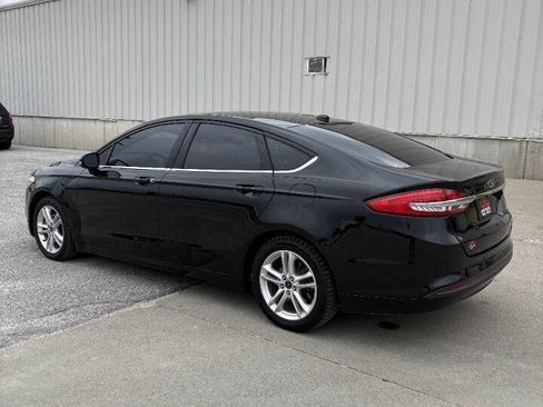 Used 2018 Ford Fusion SE FWD image 5