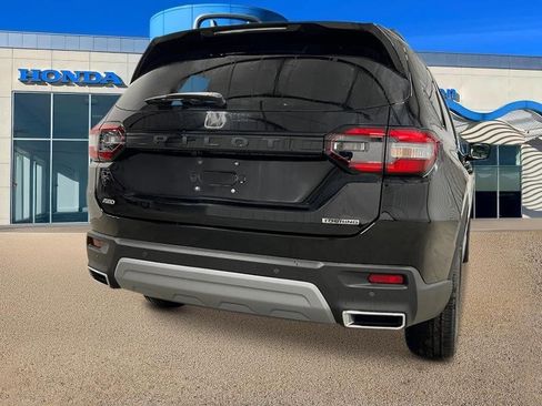 New 2025 Honda Pilot Touring image 8