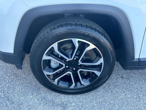 Used 2024 Jeep Compass Limited image 17