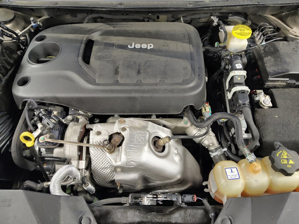 Used 2019 Jeep Cherokee Latitude Plus w/ Cold Weather Group FWD image 30