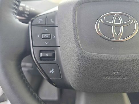 Used 2025 Toyota Prius XLE image 30