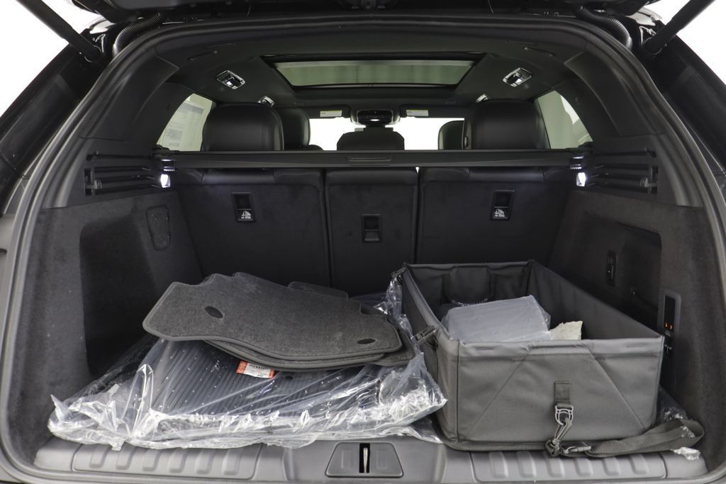 New 2026 Land Rover Range Rover Sport SE AWD/4WD image 19