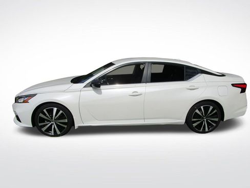 Used 2019 Nissan Altima 2.5 SR image 2