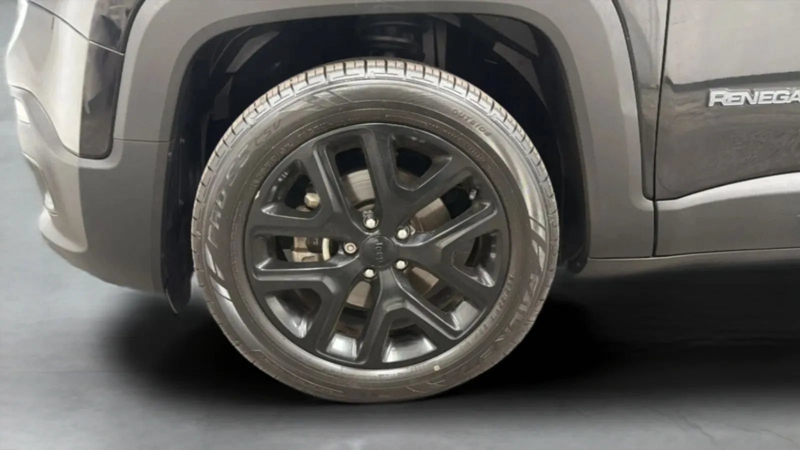 Used 2018 Jeep Renegade Altitude FWD image 28