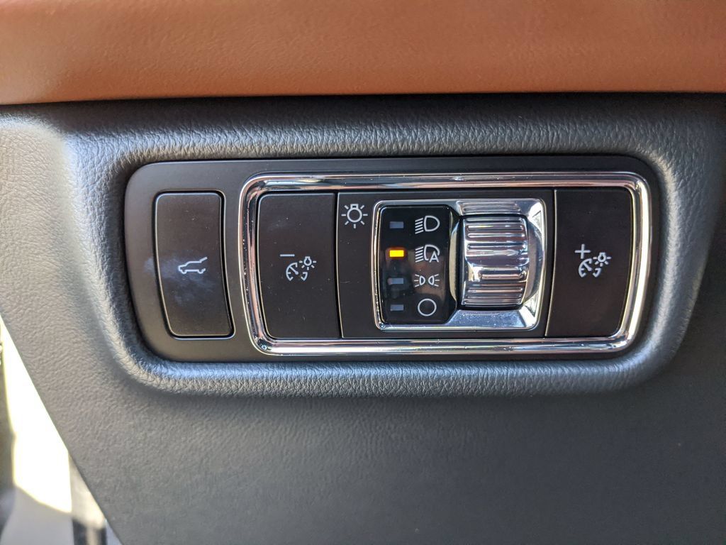 Used 2025 Lincoln Aviator Reserve AWD/4WD image 13