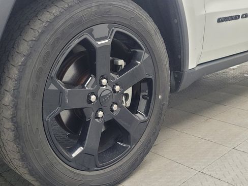 Used 2018 Jeep Grand Cherokee Laredo AWD/4WD image 31