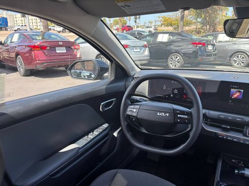 Used 2025 Kia K4 FWD image 33