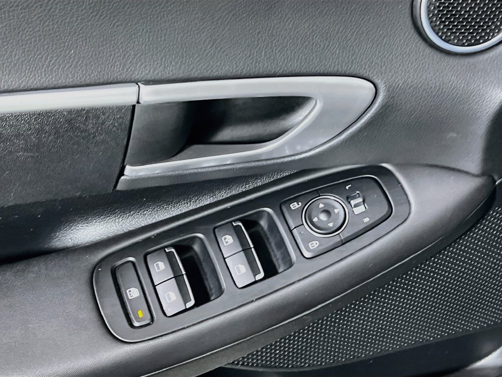 Used 2023 Hyundai Sonata SE FWD image 16